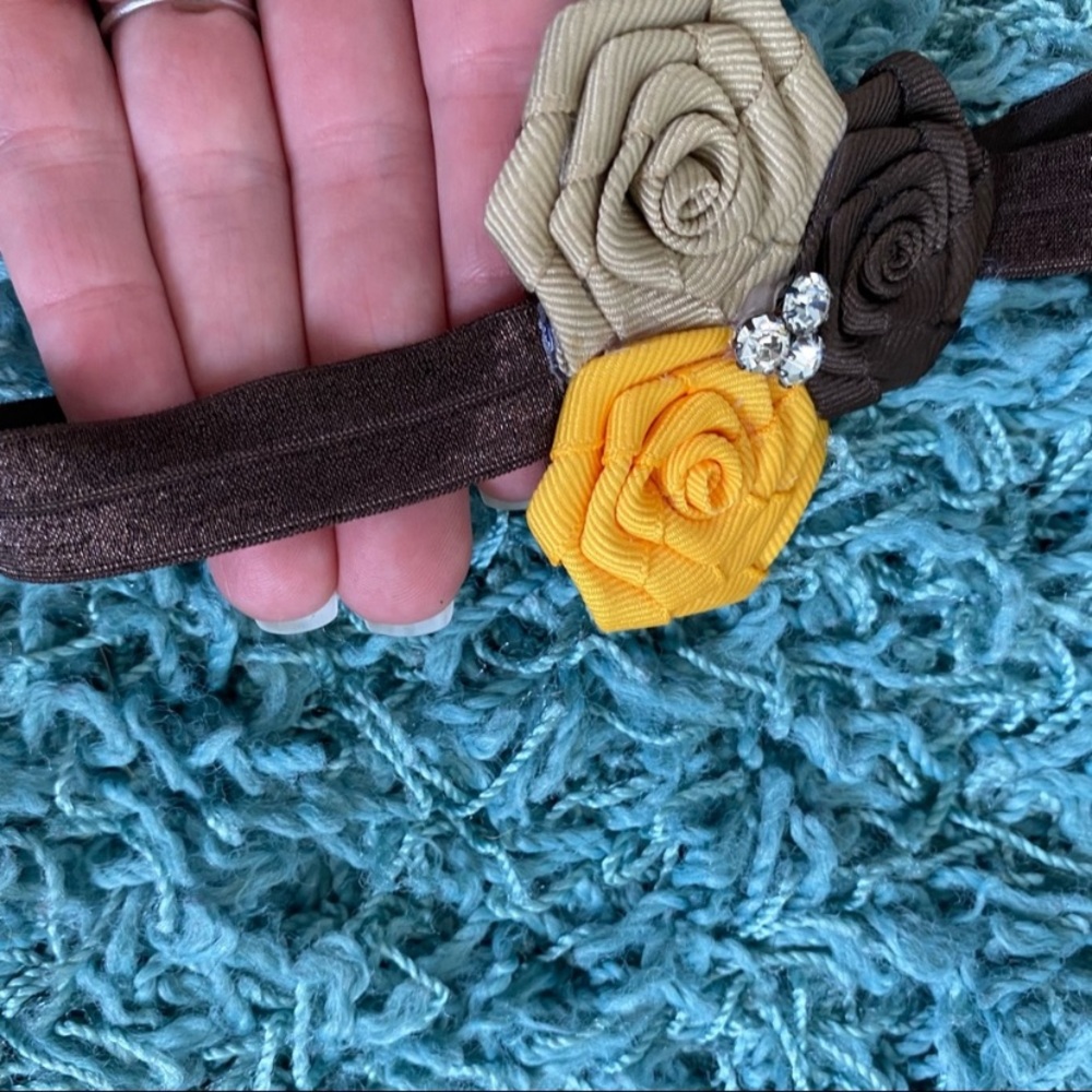 Lot of 6 baby headbands
White, pink, purple, brown, mustard, beige, black, blue - Picture 7 of 13